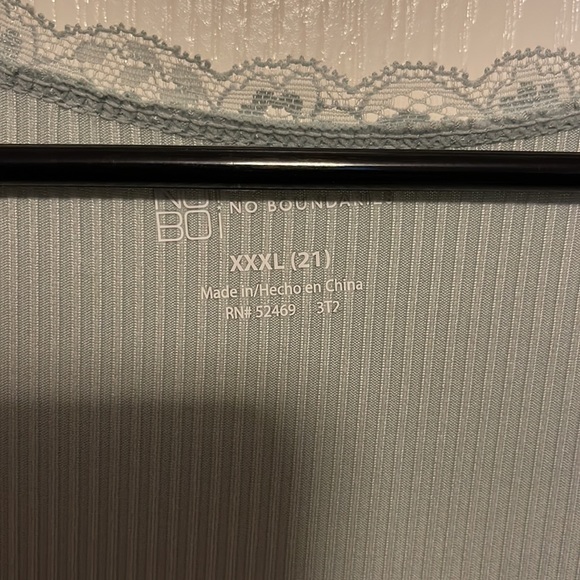 NWT No Boundaries Lace Tee - Picture 2 of 3